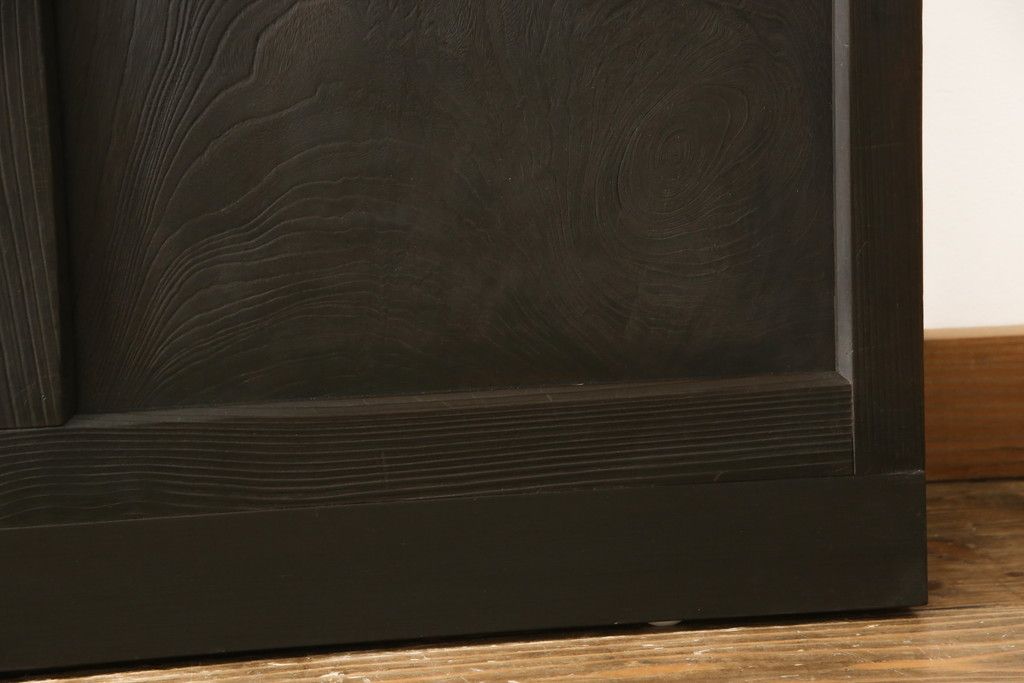 アンティークの建具をリペア&カスタム!高さと幅をリサイズし、モダンなデザインに変更。引手の取り付け。濃い茶色で着色仕上げ。(ガラス戸、引き戸)