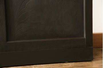 アンティークの建具をリペア&カスタム!高さと幅をリサイズし、モダンなデザインに変更。引手の取り付け。濃い茶色で着色仕上げ。(ガラス戸、引き戸)