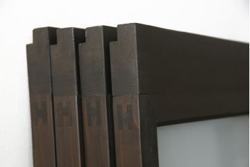 アンティークの建具をリペア&カスタム!高さと幅をリサイズし、モダンなデザインに変更。引手の取り付け。濃い茶色で着色仕上げ。(ガラス戸、引き戸)