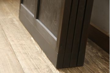 アンティークの建具をリペア&カスタム!高さと幅をリサイズし、モダンなデザインに変更。引手の取り付け。濃い茶色で着色仕上げ。(ガラス戸、引き戸)