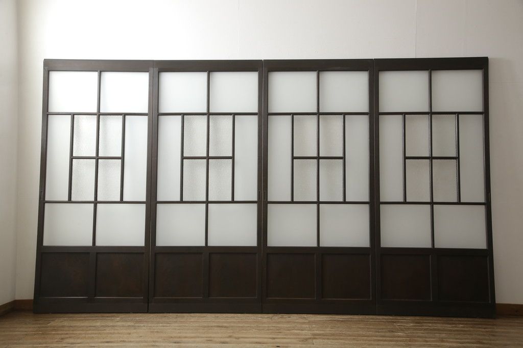 アンティークの建具をリペア&カスタム!高さと幅をリサイズし、モダンなデザインに変更。引手の取り付け。濃い茶色で着色仕上げ。(ガラス戸、引き戸)