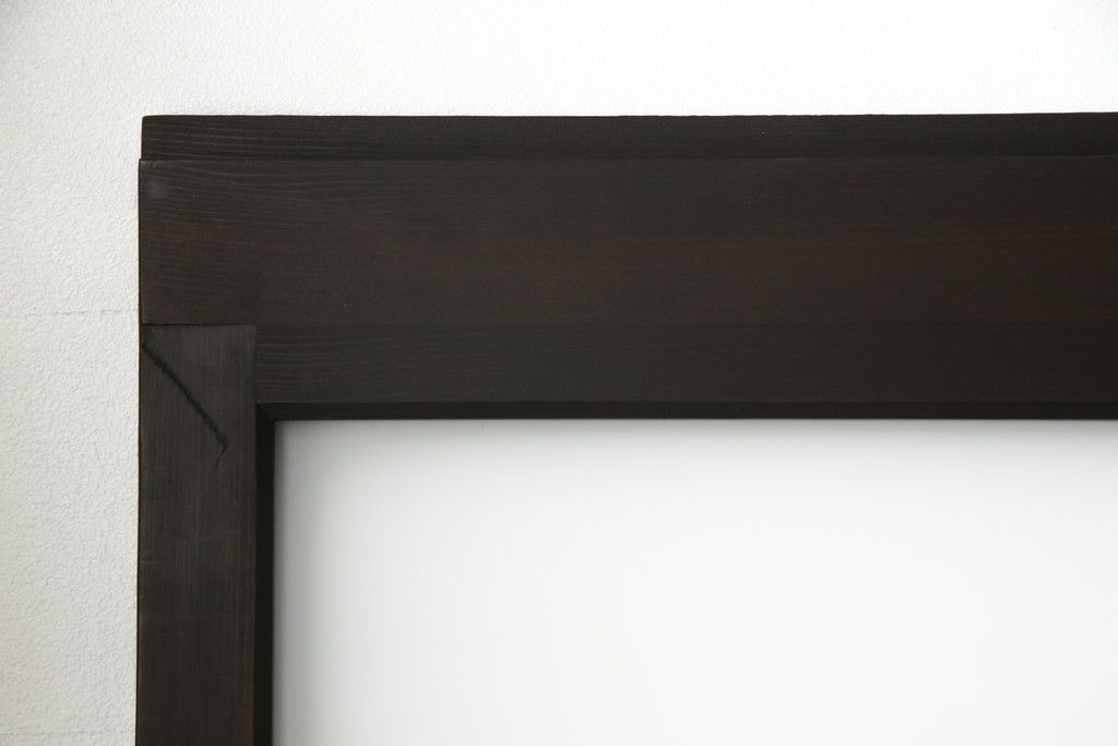 アンティークの建具をリペア&カスタム!高さと幅をリサイズし、モダンなデザインに変更。引手の取り付け。濃い茶色で着色仕上げ。(ガラス戸、引き戸)