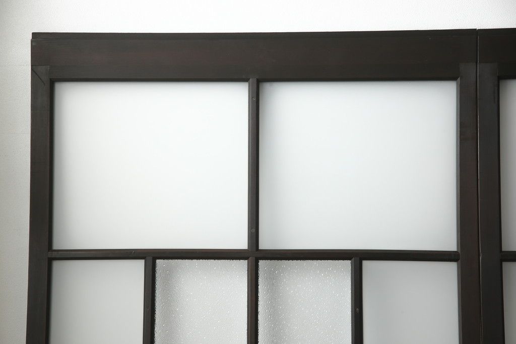 アンティークの建具をリペア&カスタム!高さと幅をリサイズし、モダンなデザインに変更。引手の取り付け。濃い茶色で着色仕上げ。(ガラス戸、引き戸)