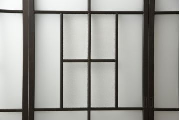 アンティークの建具をリペア&カスタム!高さと幅をリサイズし、モダンなデザインに変更。引手の取り付け。濃い茶色で着色仕上げ。(ガラス戸、引き戸)