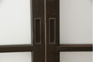アンティークの建具をリペア&カスタム!高さと幅をリサイズし、モダンなデザインに変更。引手の取り付け。濃い茶色で着色仕上げ。(ガラス戸、引き戸)