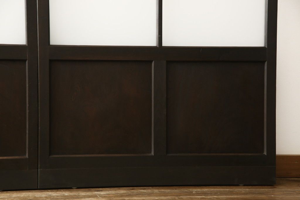 アンティークの建具をリペア&カスタム!高さと幅をリサイズし、モダンなデザインに変更。引手の取り付け。濃い茶色で着色仕上げ。(ガラス戸、引き戸)