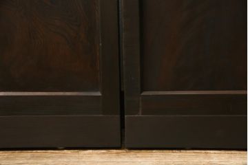 アンティークの建具をリペア&カスタム!高さと幅をリサイズし、モダンなデザインに変更。引手の取り付け。濃い茶色で着色仕上げ。(ガラス戸、引き戸)