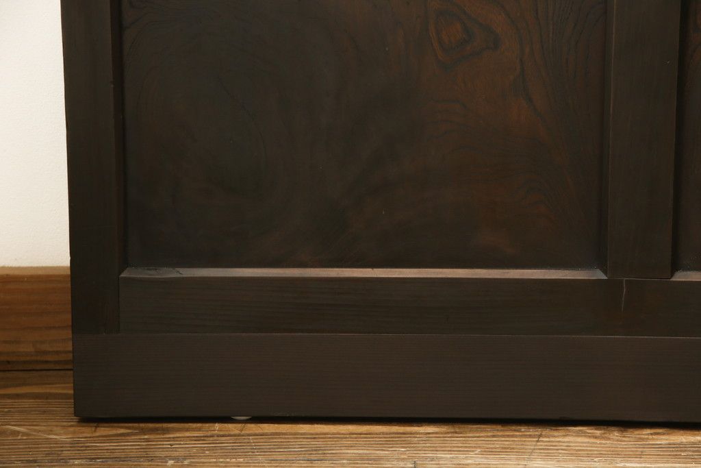 アンティークの建具をリペア&カスタム!高さと幅をリサイズし、モダンなデザインに変更。引手の取り付け。濃い茶色で着色仕上げ。(ガラス戸、引き戸)