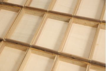 昭和初期のアンティークチェストをリペア&カスタム!木製脚を取り付け、取っ手とネームプレートを交換。1トーン落ち着いた色味に着色仕上げ。(引き出し、小物収納、店舗什器)