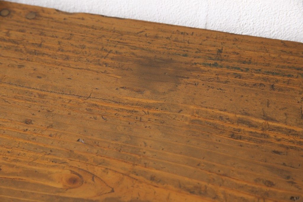 昭和初期のアンティークチェストをリペア&カスタム!木製脚を取り付け、取っ手とネームプレートを交換。1トーン落ち着いた色味に着色仕上げ。(引き出し、小物収納、店舗什器)