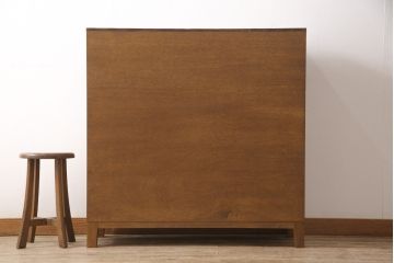 昭和初期のアンティークチェストをリペア&カスタム!木製脚を取り付け、取っ手とネームプレートを交換。1トーン落ち着いた色味に着色仕上げ。(引き出し、小物収納、店舗什器)