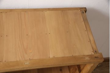 昭和中期の鉄脚付き収納棚の見た目を変えずに綺麗にリペア!クリアワックス塗装で仕上げ。(戸棚、飾り棚、オープン棚)