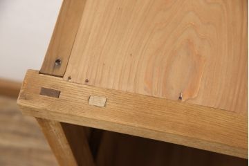 昭和中期の鉄脚付き収納棚の見た目を変えずに綺麗にリペア!クリアワックス塗装で仕上げ。(戸棚、飾り棚、オープン棚)