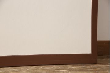 昭和後期の組子入りふすまをリペア&カスタム!リサイズし、開き戸として使えるよう仕様を変更。引手は埋木処理。襖紙を張り替え、本体は現状に近い色味に着色仕上げ。(引き戸、帯戸)