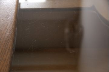 フランスアンティークのシャツケースの見た目を変えずに綺麗にリペア!現状の色味をベースに1トーン落ち着いた色味に着色仕上げ。(ガラスケース、ショーケース、店舗什器)