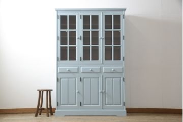 北海道民芸家具の食器棚をリペア&カスタム!高品質リペアを施し、くすんだ水色でペイント仕上げ。(カップボード、キャビネット、サイドボード、サイドキャビネット)