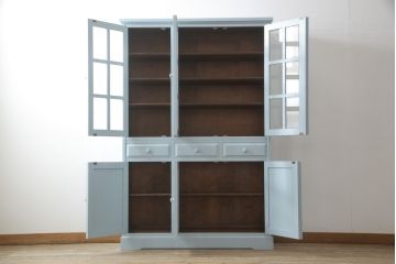 北海道民芸家具の食器棚をリペア&カスタム!高品質リペアを施し、くすんだ水色でペイント仕上げ。(カップボード、キャビネット、サイドボード、サイドキャビネット)