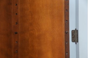 北海道民芸家具の食器棚をリペア&カスタム!高品質リペアを施し、くすんだ水色でペイント仕上げ。(カップボード、キャビネット、サイドボード、サイドキャビネット)