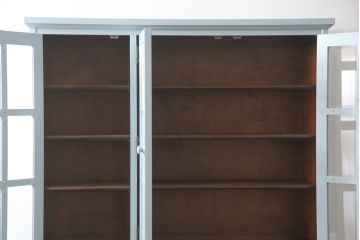 北海道民芸家具の食器棚をリペア&カスタム!高品質リペアを施し、くすんだ水色でペイント仕上げ。(カップボード、キャビネット、サイドボード、サイドキャビネット)