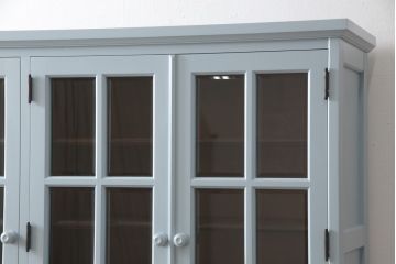 北海道民芸家具の食器棚をリペア&カスタム!高品質リペアを施し、くすんだ水色でペイント仕上げ。(カップボード、キャビネット、サイドボード、サイドキャビネット)