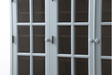 北海道民芸家具の食器棚をリペア&カスタム!高品質リペアを施し、くすんだ水色でペイント仕上げ。(カップボード、キャビネット、サイドボード、サイドキャビネット)