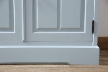 北海道民芸家具の食器棚をリペア&カスタム!高品質リペアを施し、くすんだ水色でペイント仕上げ。(カップボード、キャビネット、サイドボード、サイドキャビネット)