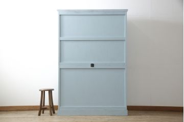 北海道民芸家具の食器棚をリペア&カスタム!高品質リペアを施し、くすんだ水色でペイント仕上げ。(カップボード、キャビネット、サイドボード、サイドキャビネット)