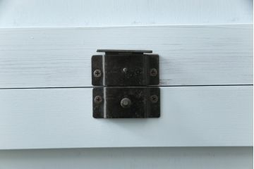 北海道民芸家具の食器棚をリペア&カスタム!高品質リペアを施し、くすんだ水色でペイント仕上げ。(カップボード、キャビネット、サイドボード、サイドキャビネット)