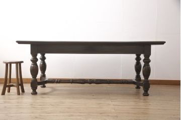 大正時代のダイニングテーブルをリペア&カスタム!幕板下に取り付けられていた桟は取り外し、色味は脚に合わせて着色して仕上げ。(作業台、食卓)