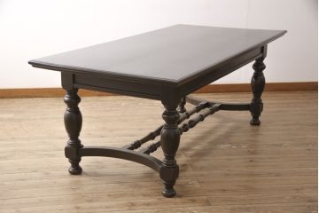 大正時代のダイニングテーブルをリペア&カスタム!幕板下に取り付けられていた桟は取り外し、色味は脚に合わせて着色して仕上げ。(作業台、食卓)