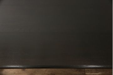 大正時代のダイニングテーブルをリペア&カスタム!幕板下に取り付けられていた桟は取り外し、色味は脚に合わせて着色して仕上げ。(作業台、食卓)