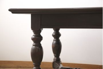 大正時代のダイニングテーブルをリペア&カスタム!幕板下に取り付けられていた桟は取り外し、色味は脚に合わせて着色して仕上げ。(作業台、食卓)