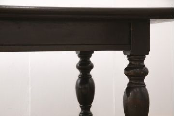 大正時代のダイニングテーブルをリペア&カスタム!幕板下に取り付けられていた桟は取り外し、色味は脚に合わせて着色して仕上げ。(作業台、食卓)