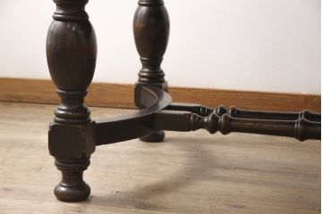 大正時代のダイニングテーブルをリペア&カスタム!幕板下に取り付けられていた桟は取り外し、色味は脚に合わせて着色して仕上げ。(作業台、食卓)