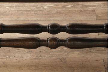 大正時代のダイニングテーブルをリペア&カスタム!幕板下に取り付けられていた桟は取り外し、色味は脚に合わせて着色して仕上げ。(作業台、食卓)