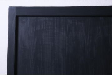 明治期の板戸2枚をリペア&カスタム!オリジナルのステンドグラスをはめ込み、マットブラックに着色仕上げ。(引き戸、建具)