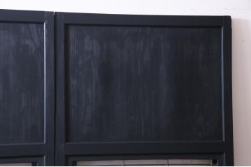 明治期の板戸2枚をリペア&カスタム!オリジナルのステンドグラスをはめ込み、マットブラックに着色仕上げ。(引き戸、建具)
