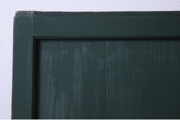 明治期の板戸2枚をリペア&カスタム!オリジナルのステンドグラスをはめ込み、ダークグリーンに着色仕上げ。(引き戸、建具)