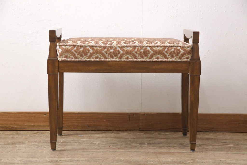 DREXEL HERITAGE(ドレクセルヘリテイジ)のスツールをリペア&カスタム!座面を指定の生地に張り替え、脚底をクッション付きのタイプに交換。