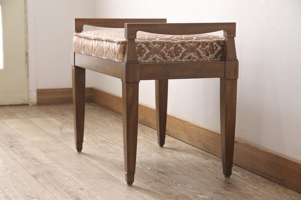 DREXEL HERITAGE(ドレクセルヘリテイジ)のスツールをリペア&カスタム!座面を指定の生地に張り替え、脚底をクッション付きのタイプに交換。