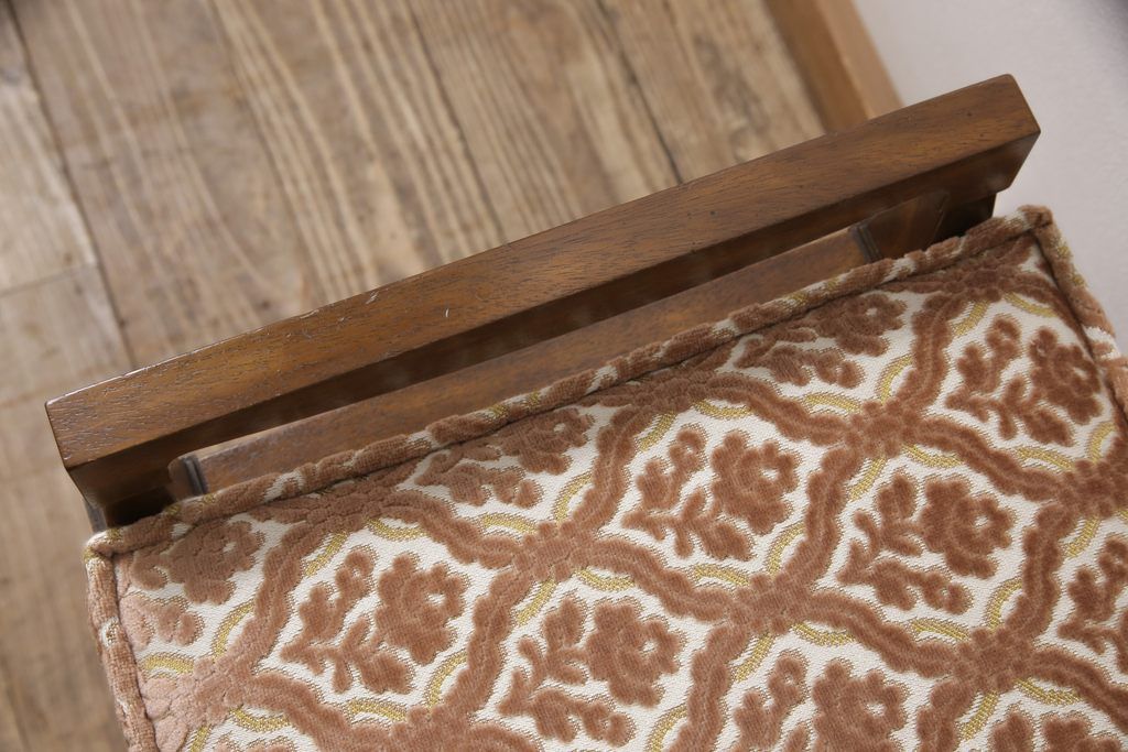 DREXEL HERITAGE(ドレクセルヘリテイジ)のスツールをリペア&カスタム!座面を指定の生地に張り替え、脚底をクッション付きのタイプに交換。