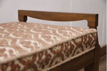 DREXEL HERITAGE(ドレクセルヘリテイジ)のスツールをリペア&カスタム!座面を指定の生地に張り替え、脚底をクッション付きのタイプに交換。