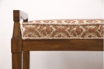 DREXEL HERITAGE(ドレクセルヘリテイジ)のスツールをリペア&カスタム!座面を指定の生地に張り替え、脚底をクッション付きのタイプに交換。