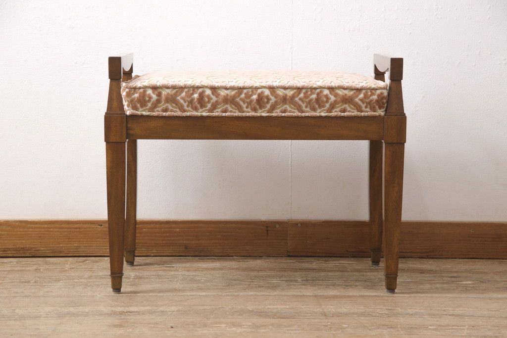 DREXEL HERITAGE(ドレクセルヘリテイジ)のスツールをリペア&カスタム!座面を指定の生地に張り替え、脚底をクッション付きのタイプに交換。