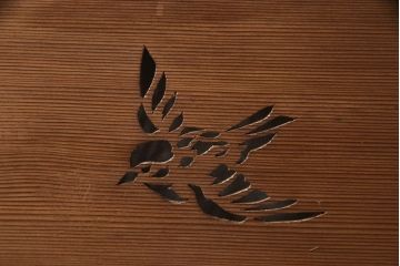 昭和中期の欄間の見た目を変えずに綺麗にリペア!雰囲気を損なわないよう、痛みや割れがある部分のみ新材に入れ替え修復。クリアワックスで仕上げ。(明かり取り、明り取り)