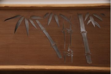 昭和中期の欄間の見た目を変えずに綺麗にリペア!雰囲気を損なわないよう、痛みや割れがある部分のみ新材に入れ替え修復。クリアワックスで仕上げ。(明かり取り、明り取り)