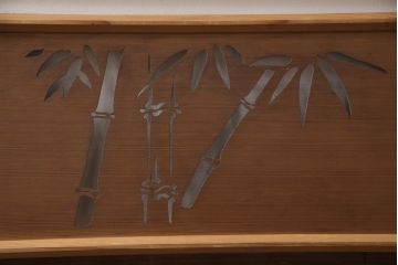 昭和中期の欄間の見た目を変えずに綺麗にリペア!雰囲気を損なわないよう、痛みや割れがある部分のみ新材に入れ替え修復。クリアワックスで仕上げ。(明かり取り、明り取り)