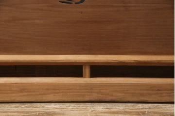 昭和中期の欄間の見た目を変えずに綺麗にリペア!雰囲気を損なわないよう、痛みや割れがある部分のみ新材に入れ替え修復。クリアワックスで仕上げ。(明かり取り、明り取り)