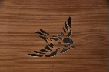 昭和中期の欄間の見た目を変えずに綺麗にリペア!雰囲気を損なわないよう、痛みや割れがある部分のみ新材に入れ替え修復。クリアワックスで仕上げ。(明かり取り、明り取り)