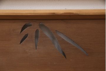 昭和中期の欄間の見た目を変えずに綺麗にリペア!雰囲気を損なわないよう、痛みや割れがある部分のみ新材に入れ替え修復。クリアワックスで仕上げ。(明かり取り、明り取り)